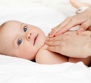 Les bienfaits du massage pour bébé