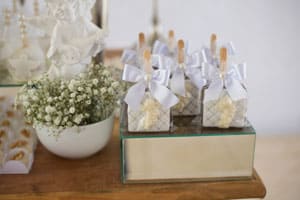 Table de baptême décorée
