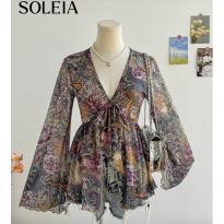 Soleia Top casual &agrave; imprim&eacute; floral avec manches &eacute;vas&eacute;es longues et liens au col V pour femmes, tenues d'&eacute;t&eacute; pour vacances &agrave; la plage